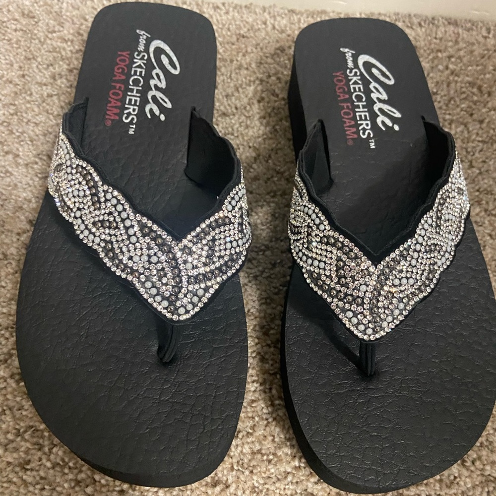 ‼️SOLD‼️Women’s bling wedge flip flops